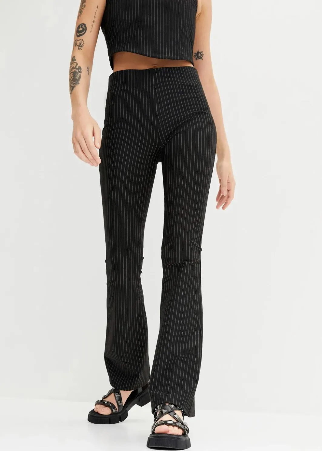 Damen bonprix Bekleidung·Kleider|Ausgestellte Schlupfhose mit Nadelstreifen