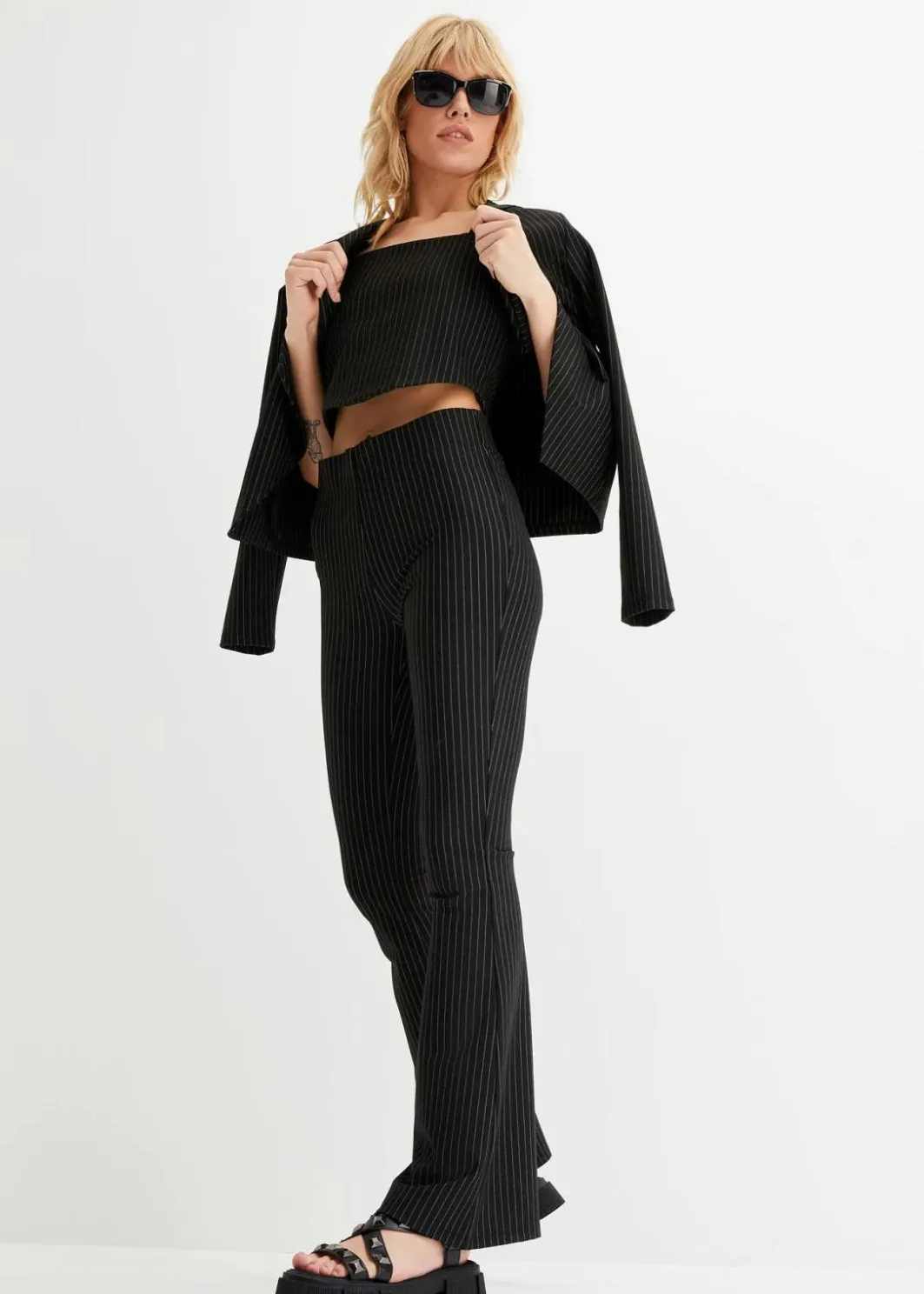 Damen bonprix Bekleidung·Kleider|Ausgestellte Schlupfhose mit Nadelstreifen