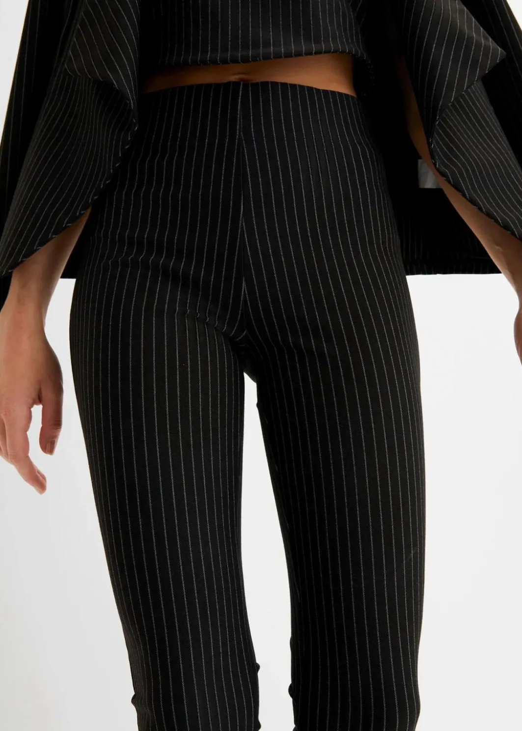Damen bonprix Bekleidung·Kleider|Ausgestellte Schlupfhose mit Nadelstreifen