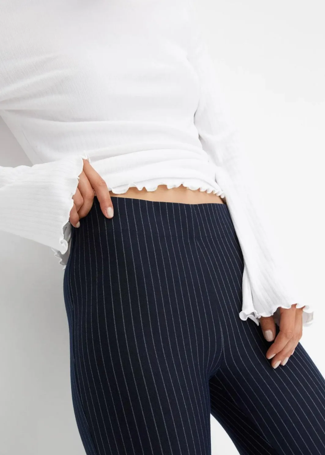 New Ausgestellte Schlupfhose mit Nadelstreifen Damen Bekleidung·Kleider