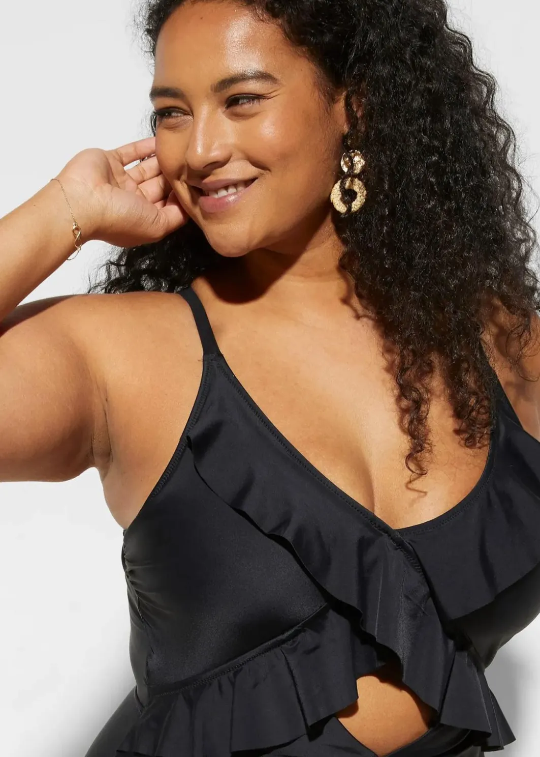 Damen bonprix Nachhaltigere Materialien|Bademode·Badeanzüge|Badeanzug mit Cut-Out und Volants