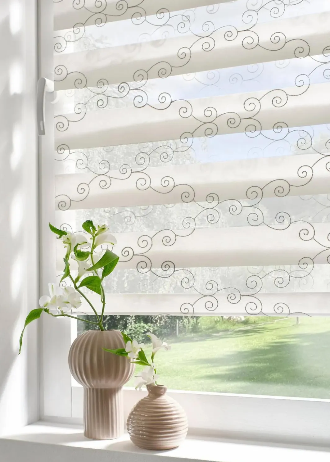 New Besticktes Doppelrollo mit grafischem Muster Rollos