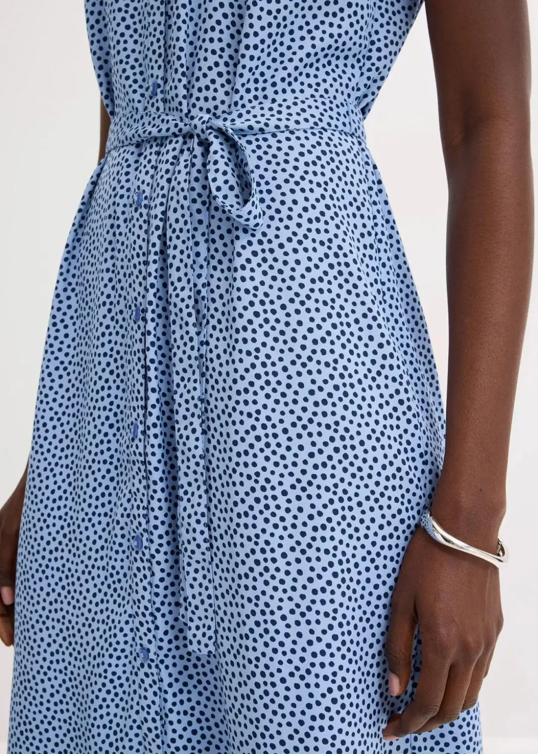 Outlet Blusenkleid mit Pünktchen Damen Kleider|Bekleidung·Pullover & Strickjacken