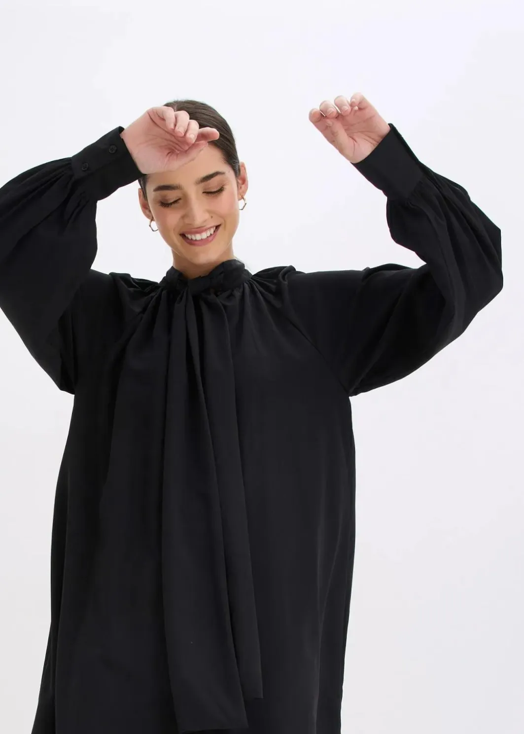 Damen bonprix Bekleidung·Pullover & Strickjacken|Nachhaltigere Materialien|Blusenkleid mit Schluppenkragen