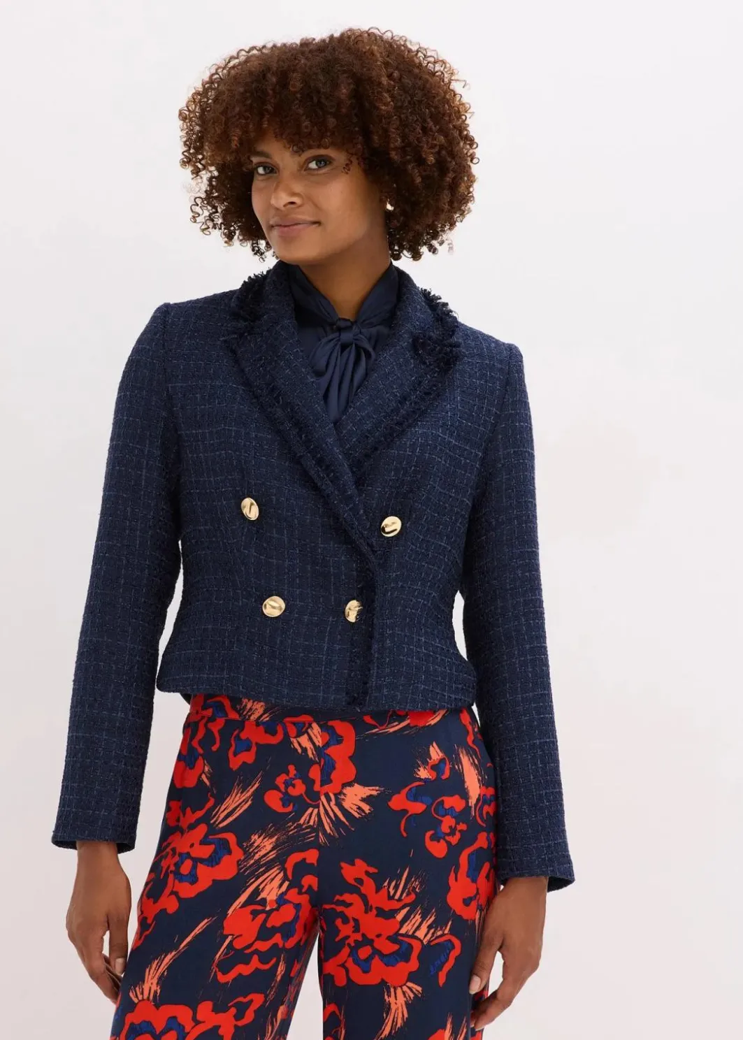 Damen bonprix Bekleidung·Basics|Nachhaltigere Materialien|Bouclé-Blazer mit dekorativen Knöpfen