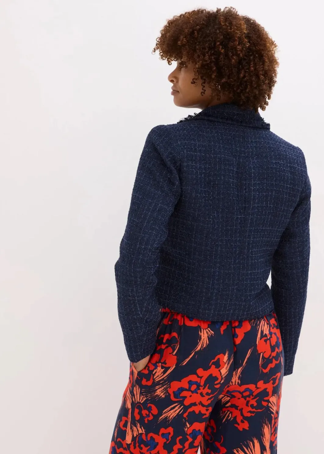 Damen bonprix Bekleidung·Basics|Nachhaltigere Materialien|Bouclé-Blazer mit dekorativen Knöpfen