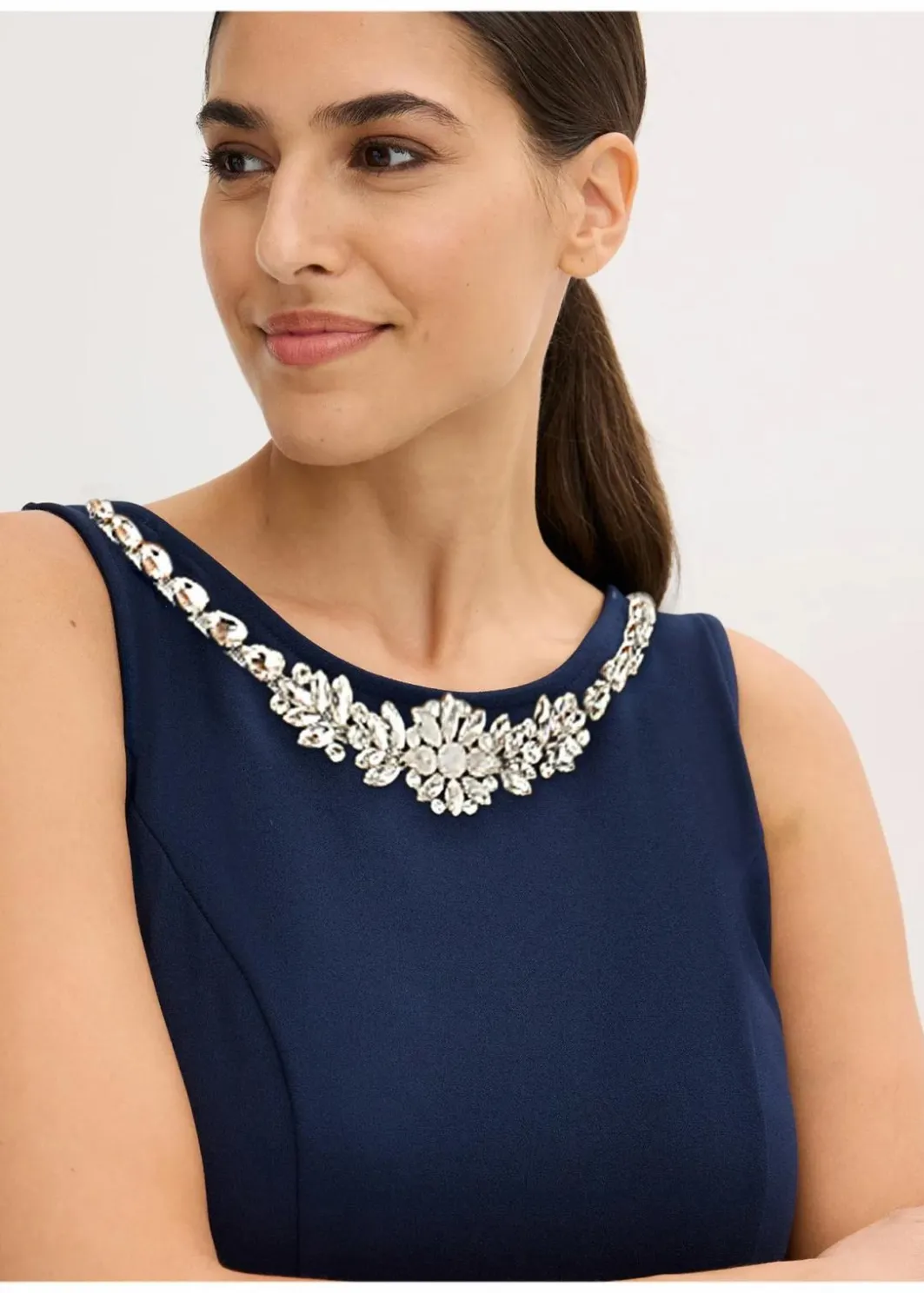 New Cocktailkleid mit Strassapplikation Damen Bekleidung·Pullover & Strickjacken|Festliche Mode