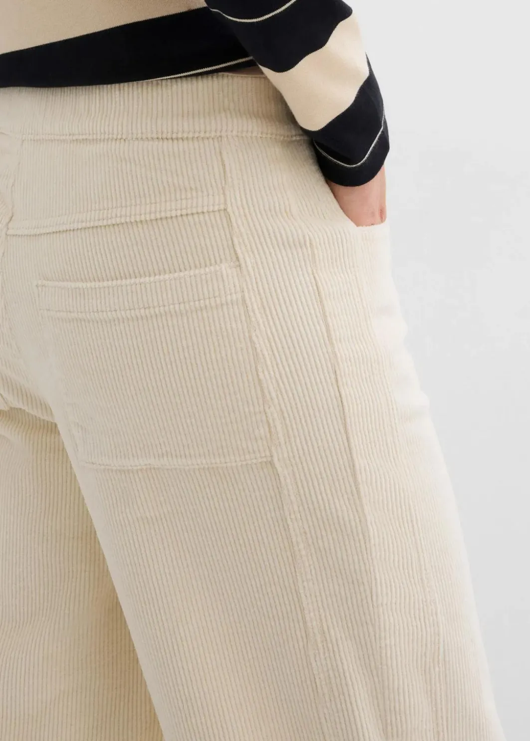 Outlet Cordhose in Barellform Damen Bekleidung·Kleider|Hosen