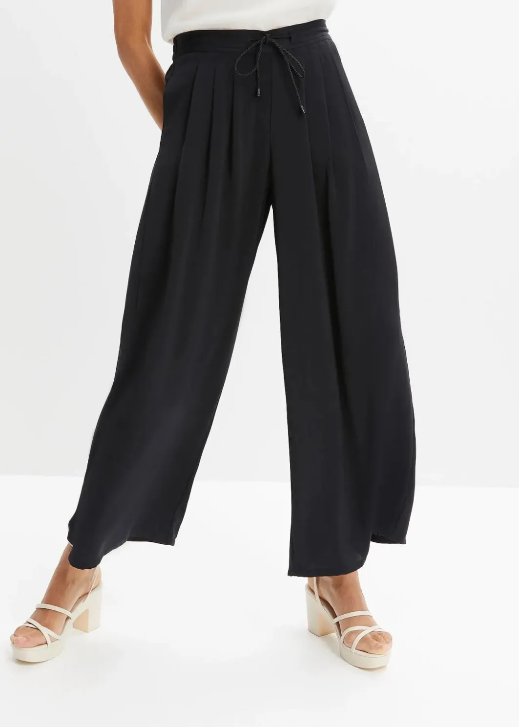 Sale Culotte aus fließendem Satin Damen Bekleidung·Kleider|Hosen