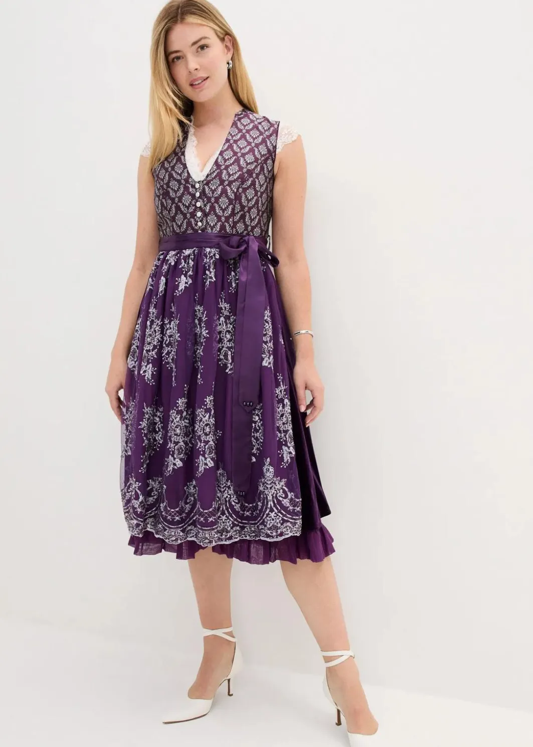 Damen bonprix Kurzgrößen|Bekleidung·Pullover & Strickjacken|Dirndl mit Jacquard und Stickerei (2-tlg.Set)