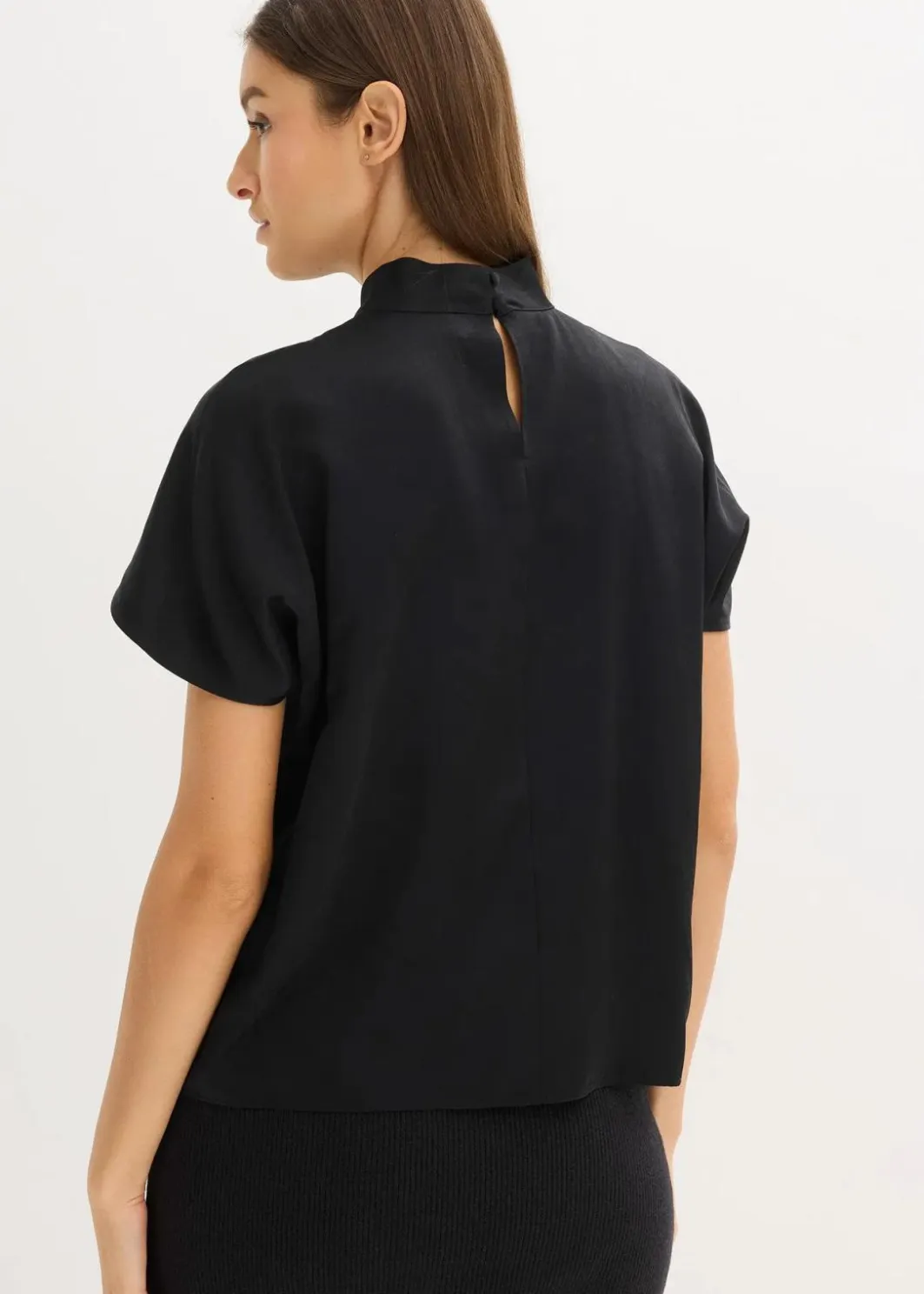 Clearance Elegante Kurzarmbluse aus glänzenden Satin Damen Bekleidung·Jacken & Mäntel|Blusen & Tuniken