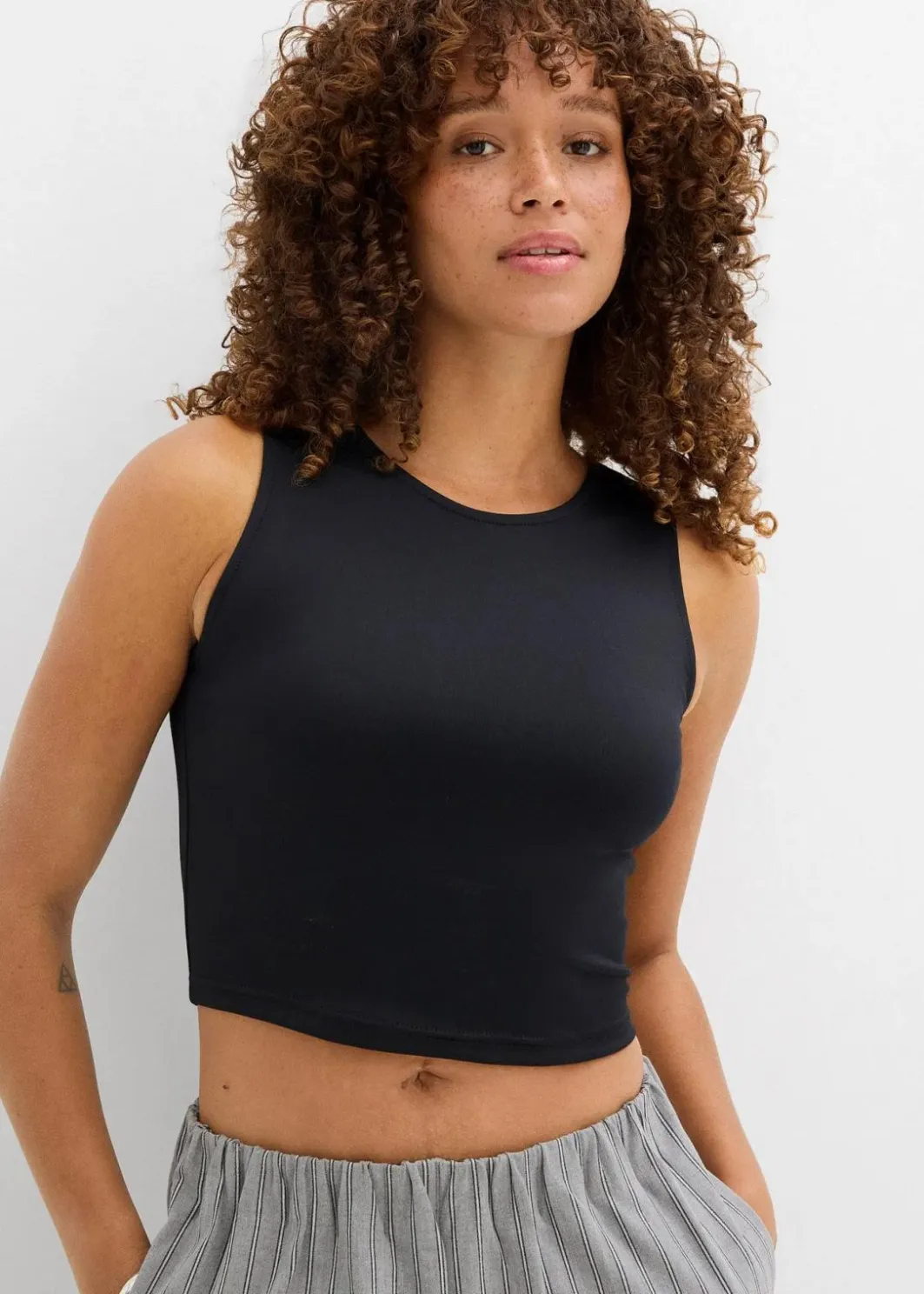 Damen bonprix Nachhaltigere Materialien|Shirts & Tops|Figurbetontes Cropped Top, Doppelpack (2-tlg. Set)