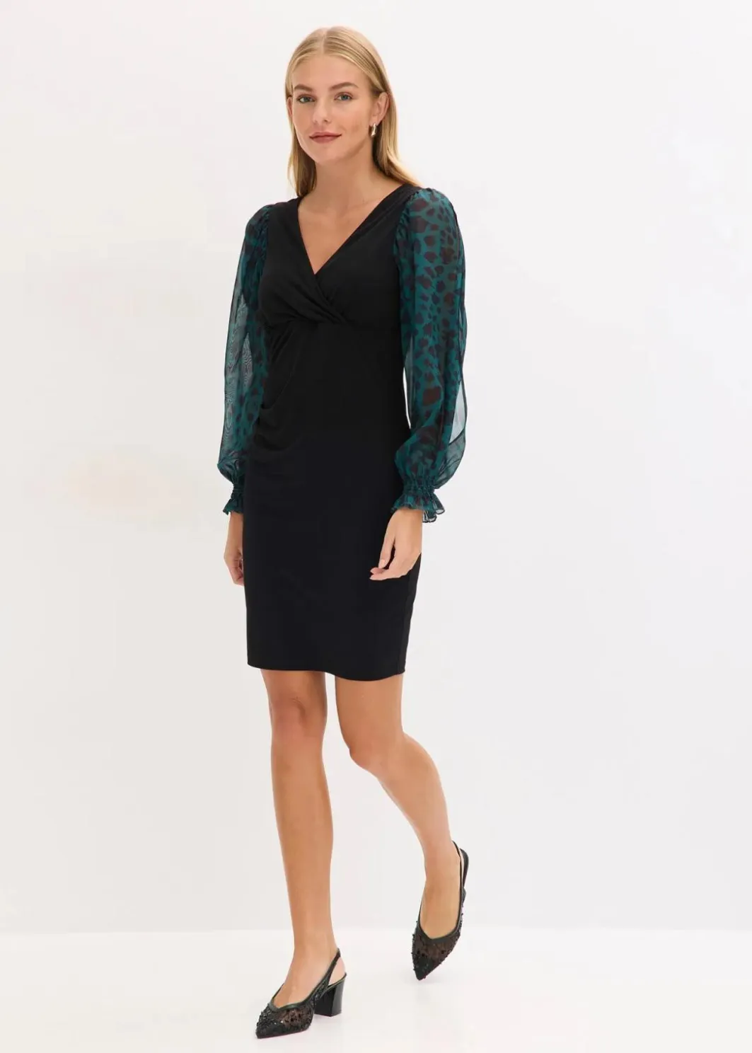 Outlet Figurbetontes Minikleid mit Cut-Outs an den Ärmeln Damen Bekleidung·Pullover & Strickjacken|Kleider