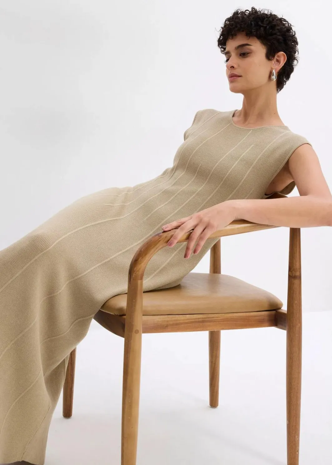 Sale Figurbetontes Strickkleid aus Viskose-Mix Damen Strickmode|Kleider