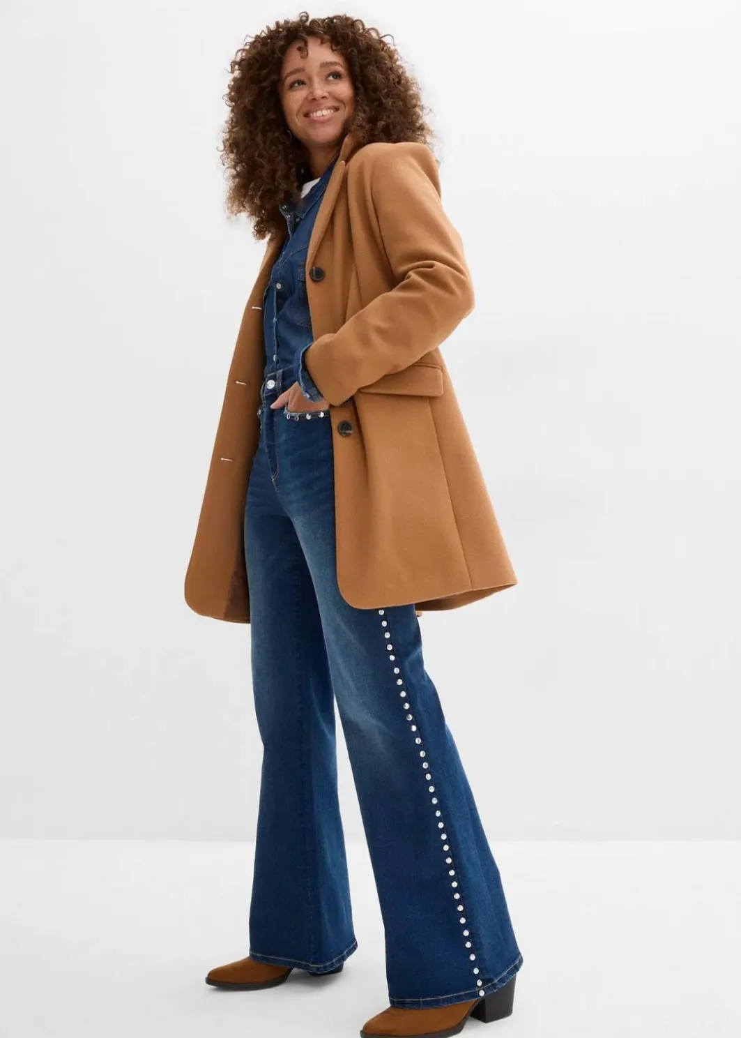 Damen bonprix Kurzgrößen|Bekleidung·Shirts & Tops|Flared-Jeans High Waist mit Nietenbesatz