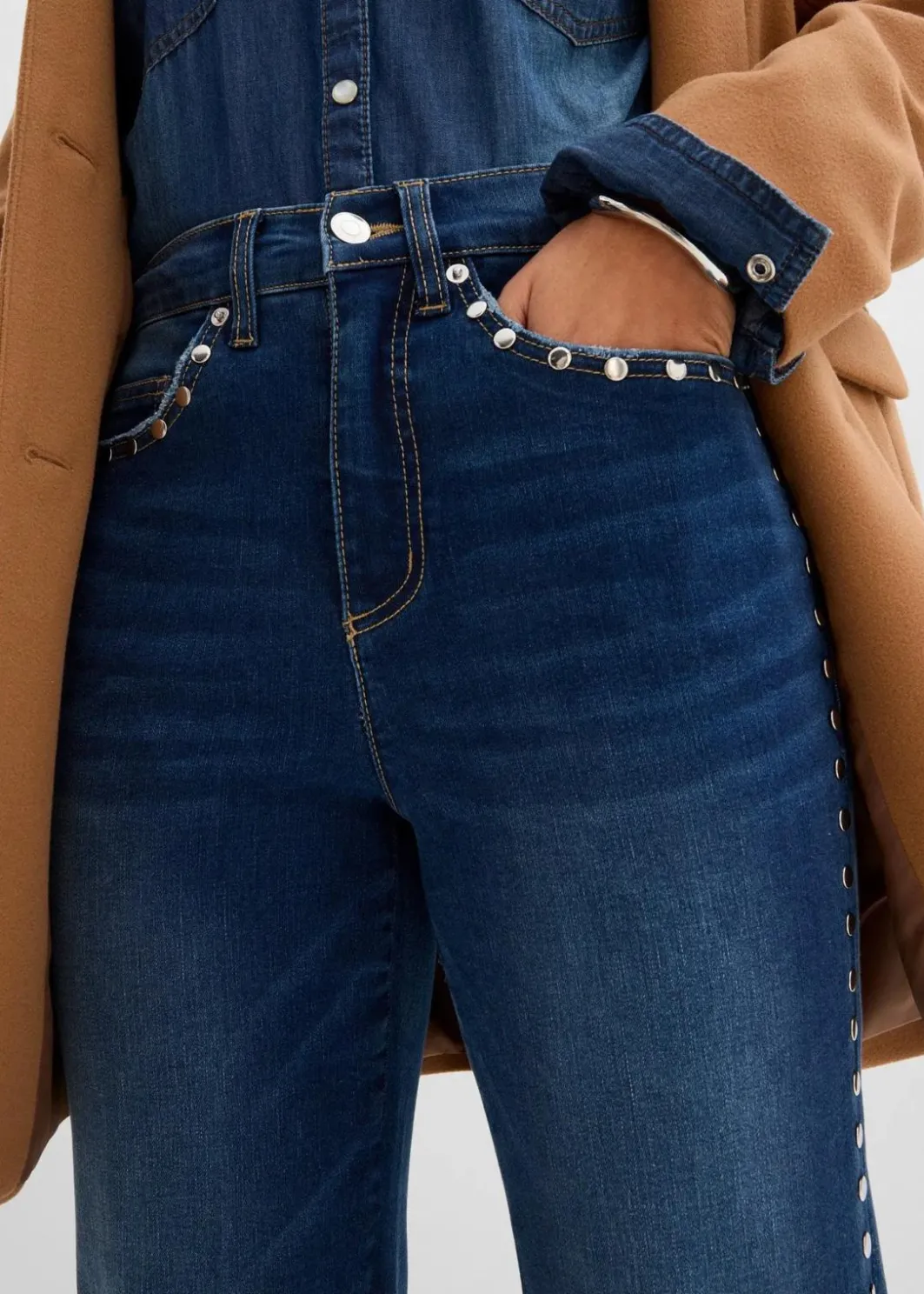 Damen bonprix Kurzgrößen|Bekleidung·Shirts & Tops|Flared-Jeans High Waist mit Nietenbesatz