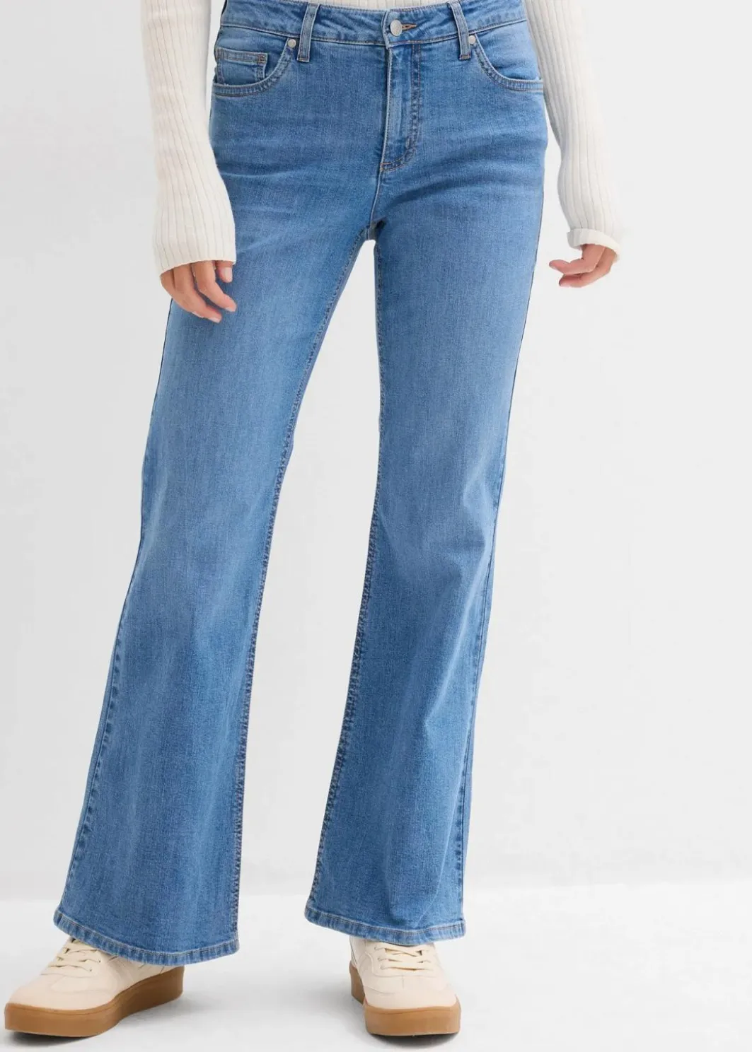 Outlet Flared-Jeans Mid Waist Damen Bekleidung·Shirts & Tops|Jeans