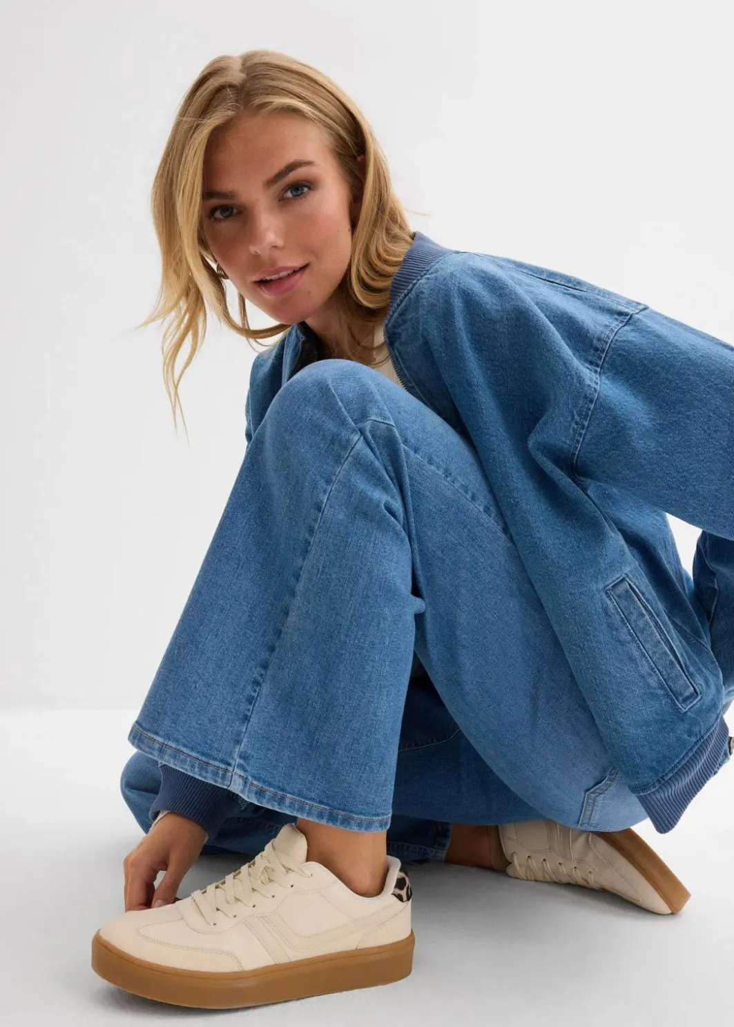 Outlet Flared-Jeans Mid Waist Damen Bekleidung·Shirts & Tops|Jeans