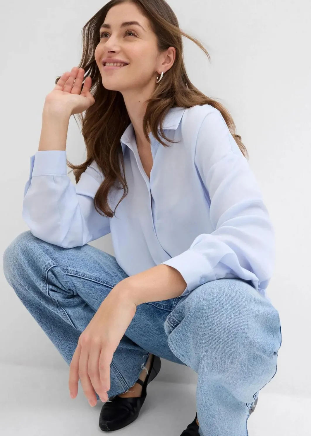 Discount Hemdbluse aus fließendem Satin Damen Bekleidung·Jacken & Mäntel|Blusen & Tuniken