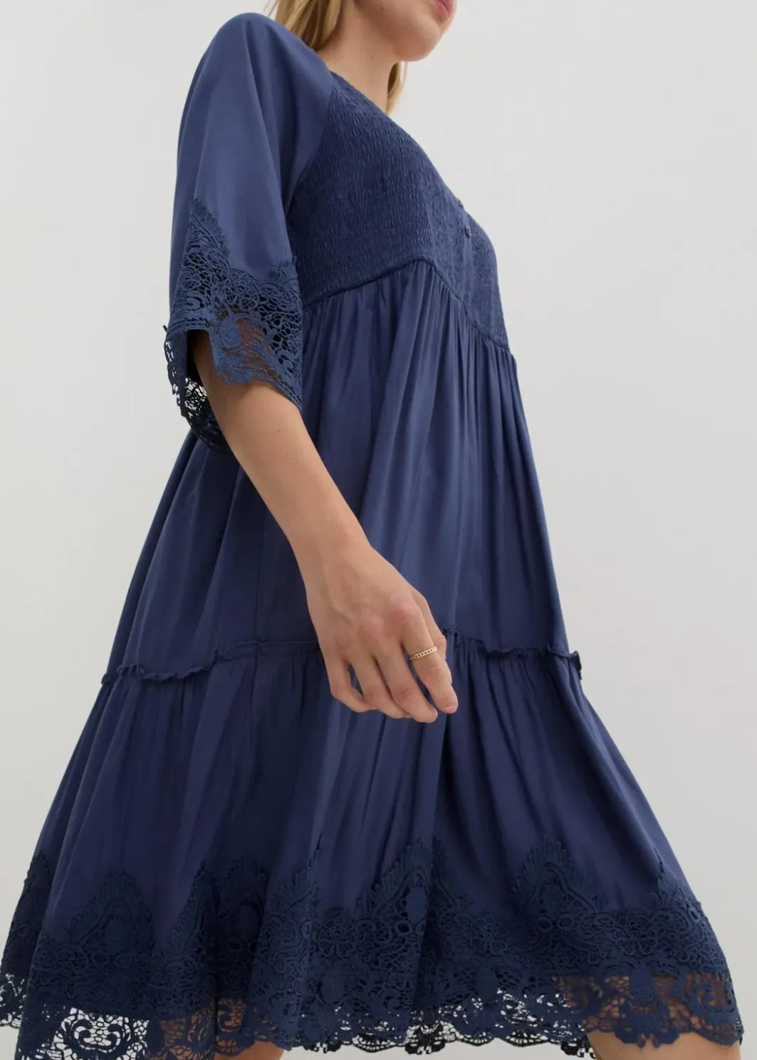 Hemdblusenkleid mit Spitze Damen Bekleidung·Pullover & Strickjacken|Kleider
