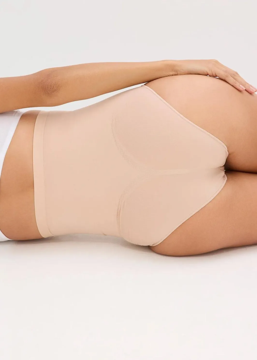 Discount Highwaist Seamless Shape Slip mit mittlerer Formkraft Damen Nachhaltigere Materialien|Seamless