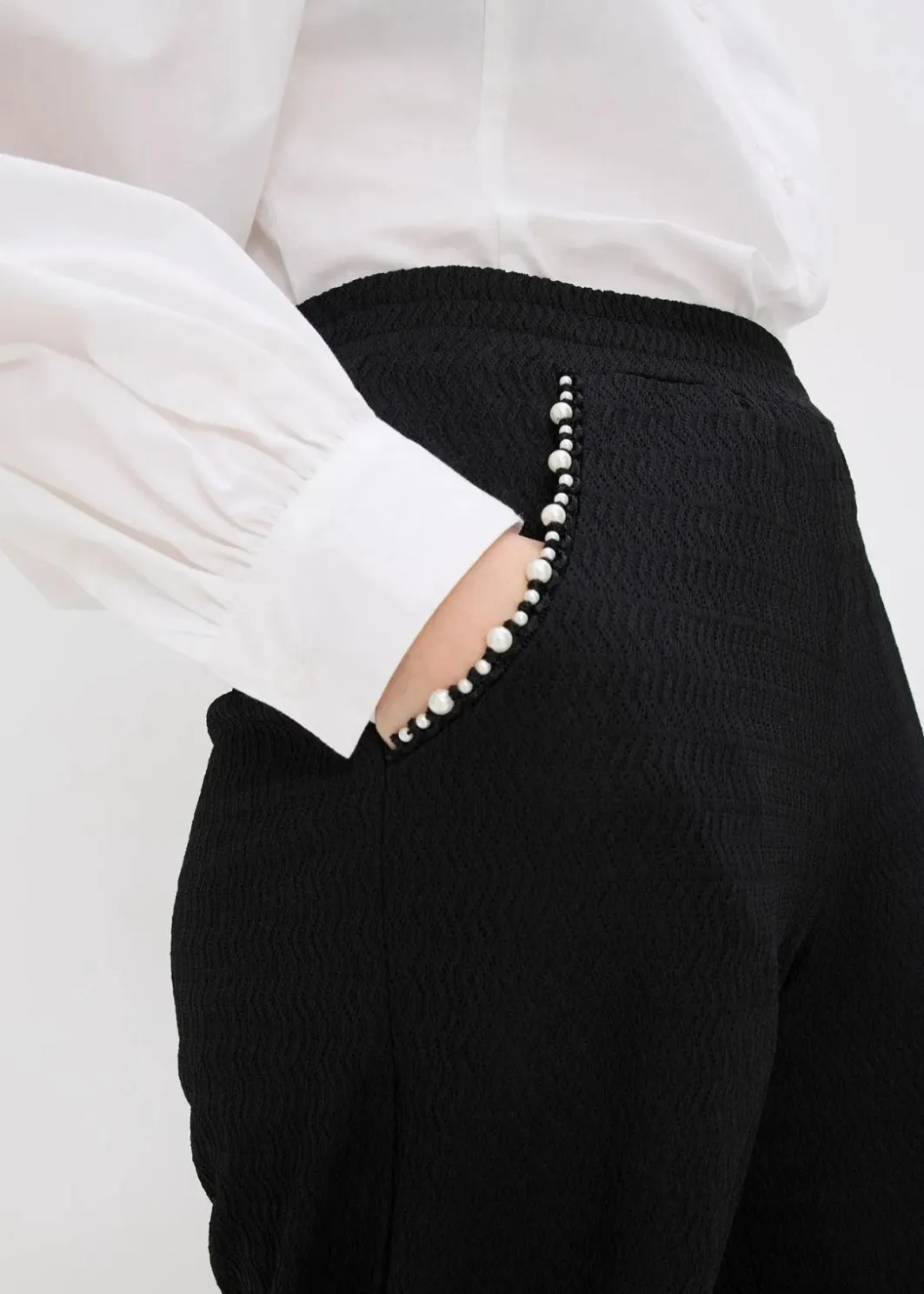 Damen bonprix Bekleidung·Kleider|Hosen|Hose mit Perlen Applikation aus strukturiertem Jersey