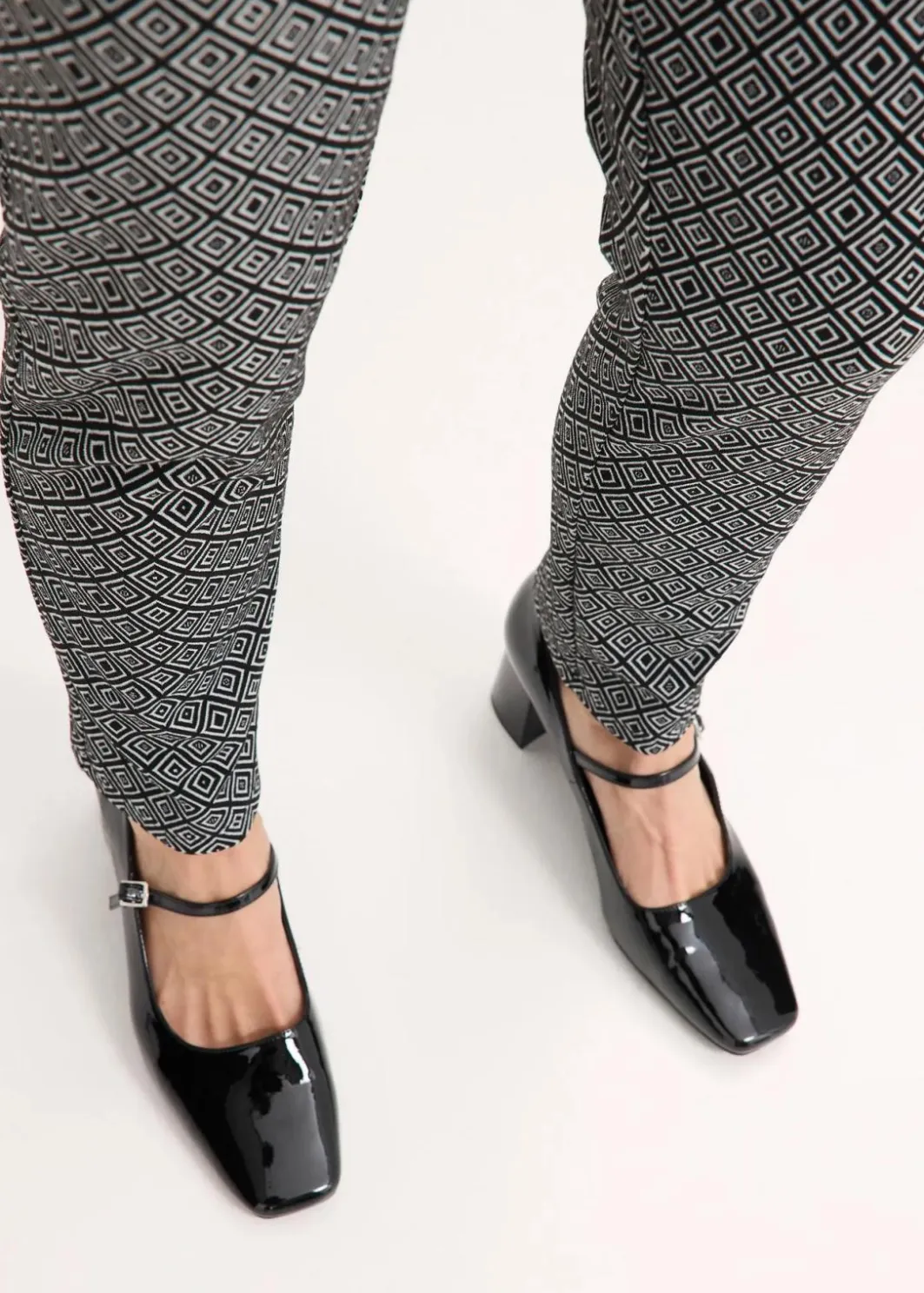 Damen bonprix Bekleidung·Kleider|Hosen|Jacquard Schlupfhose mit Schließendetail