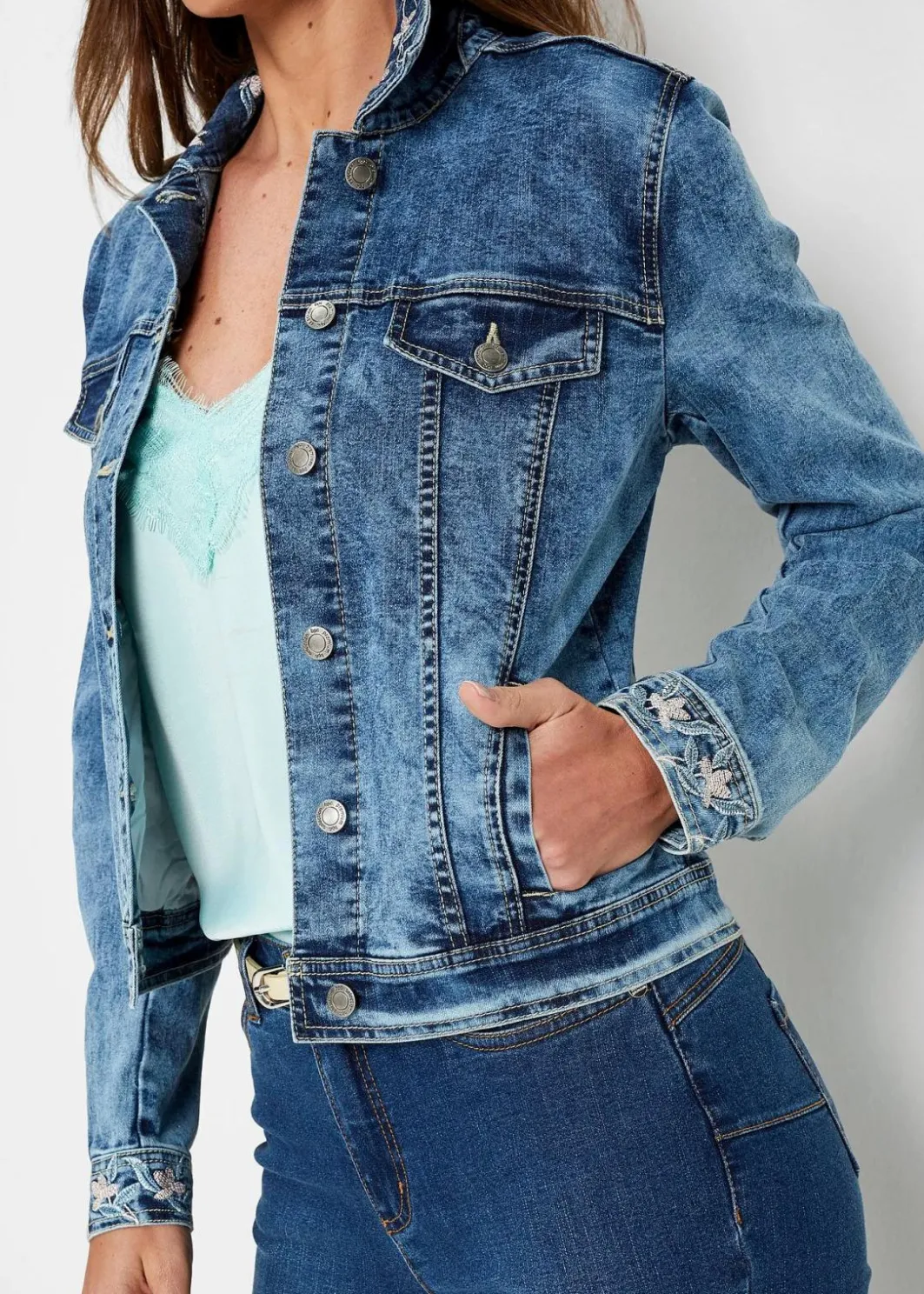 Hot Jeansjacke mit Stickerei Damen Bekleidung·Hosen|Jacken & Mäntel