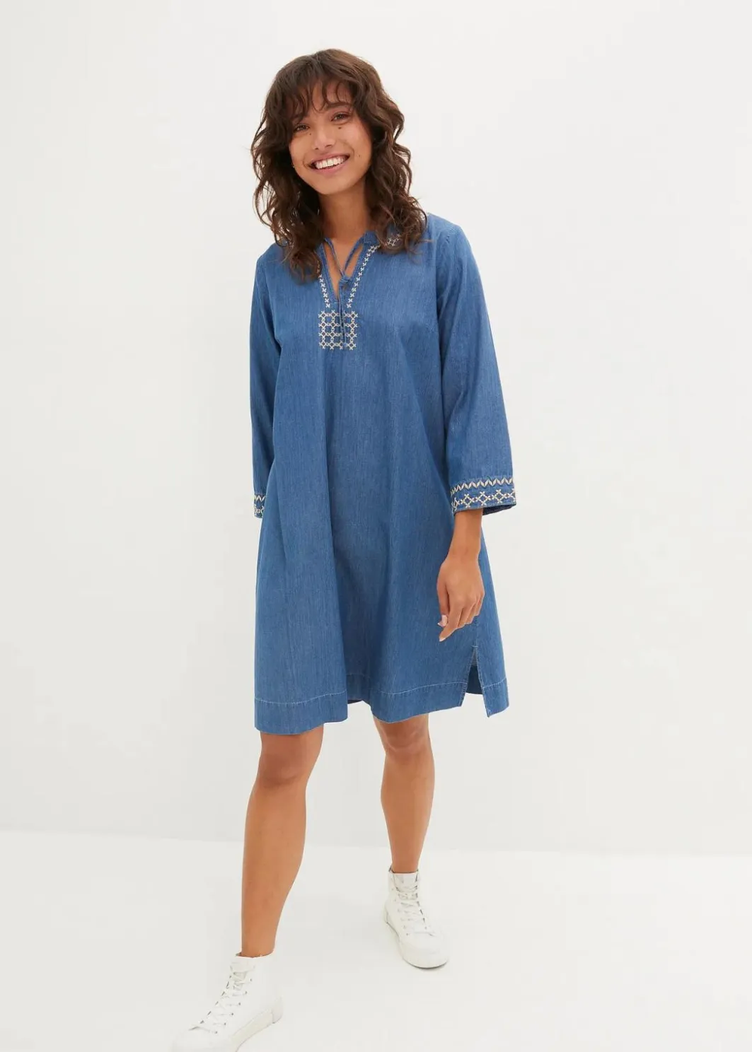 Damen bonprix Kleider|Jeanskleid mit Stickerei