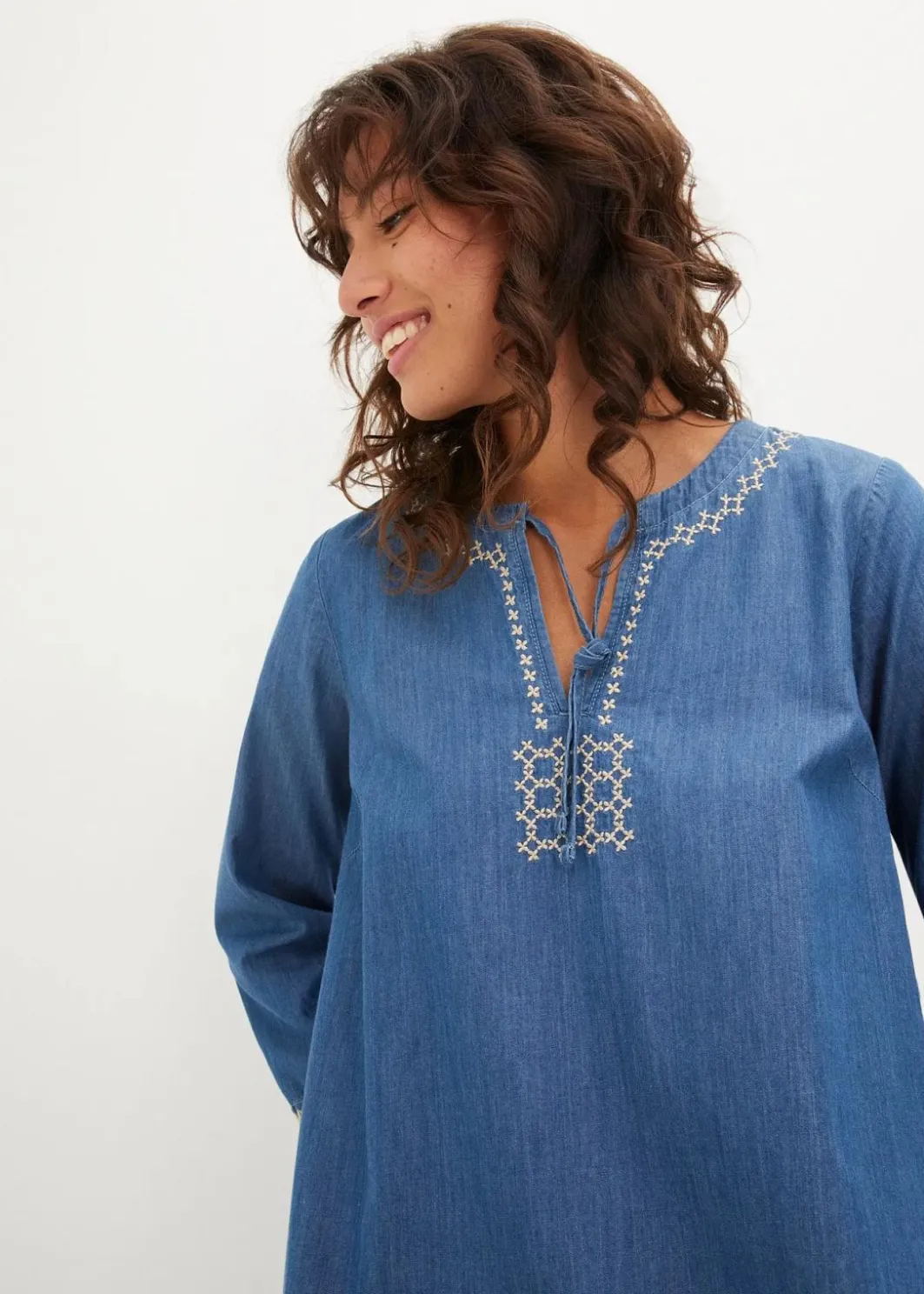 Damen bonprix Kleider|Jeanskleid mit Stickerei
