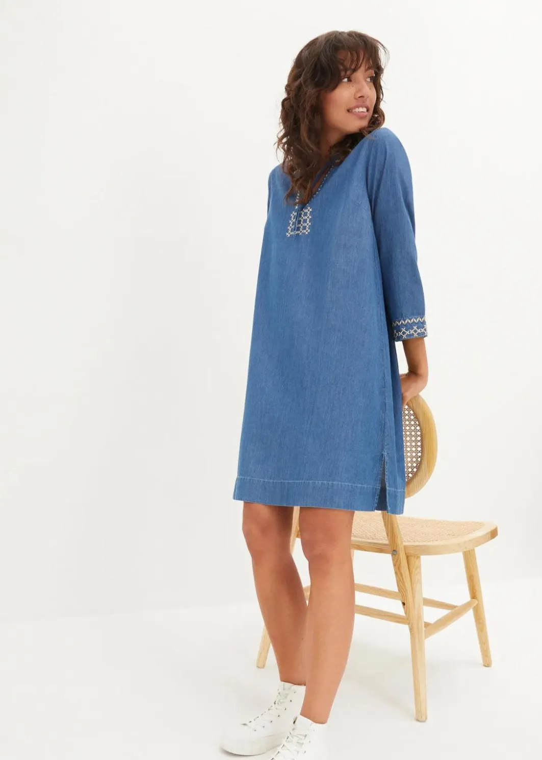 Damen bonprix Kleider|Jeanskleid mit Stickerei