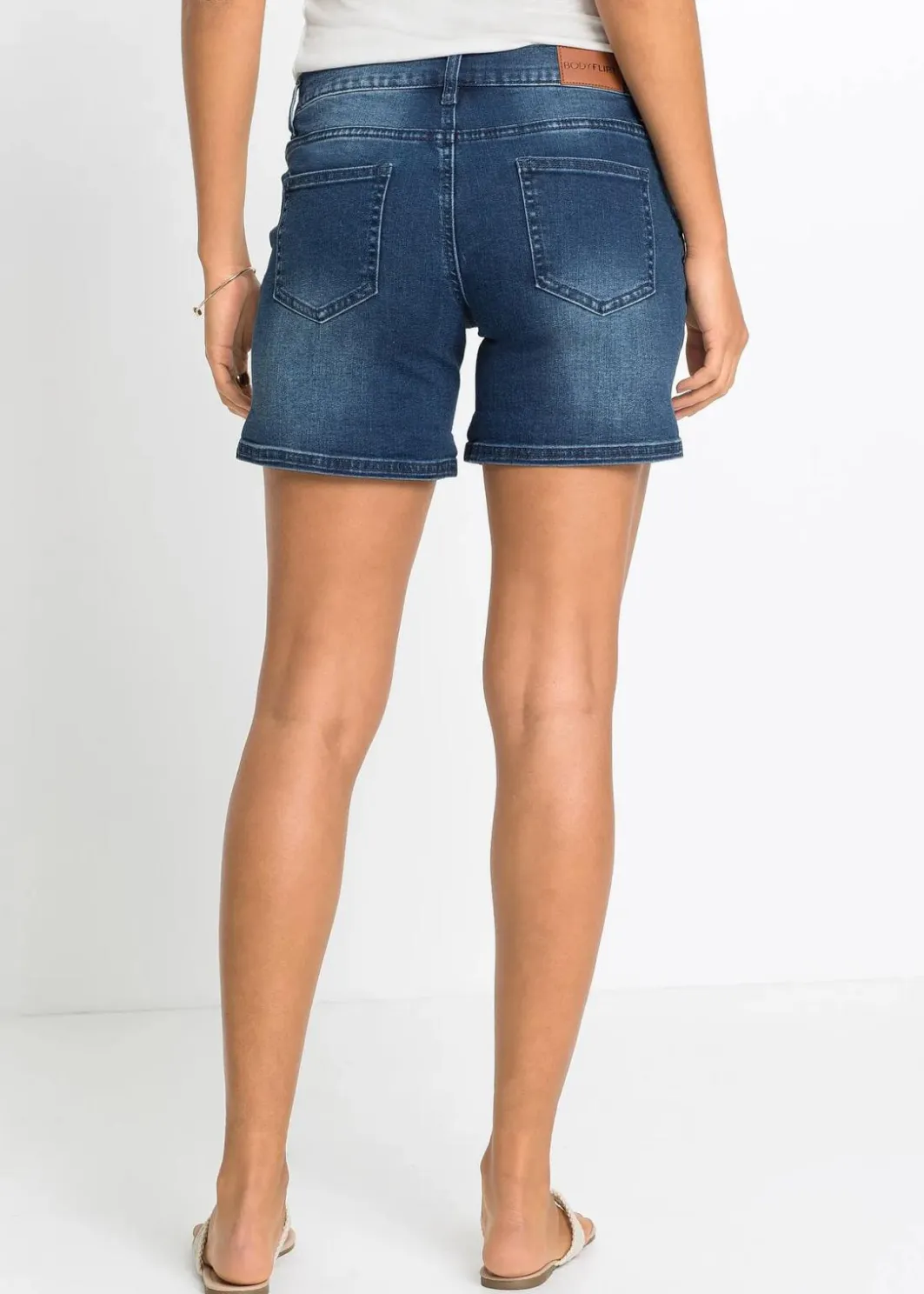Damen bonprix Bekleidung·Outdoorbekleidung|Bekleidung·Shirts & Tops|Jeans-Shorts Mid Waist, Stickerei