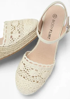 Damen bonprix Pumps|Keilpumps in Häkel-Optik