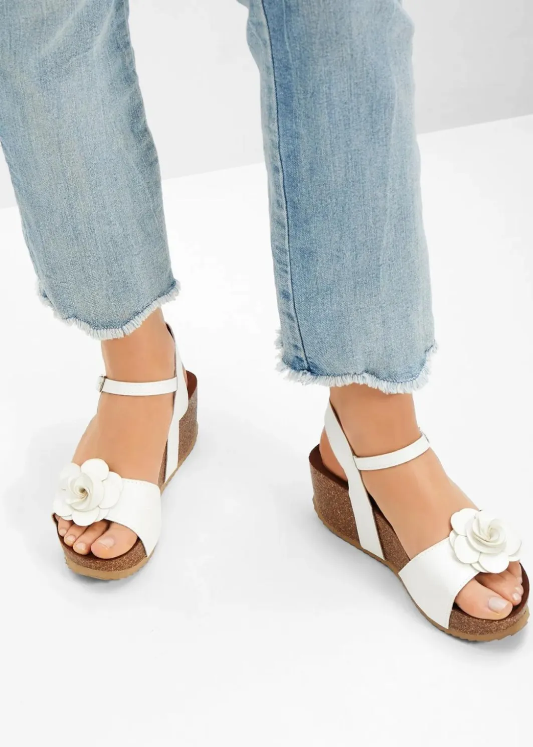 Damen bonprix Sommerschuhe|Keilsandaletten mit Blüten