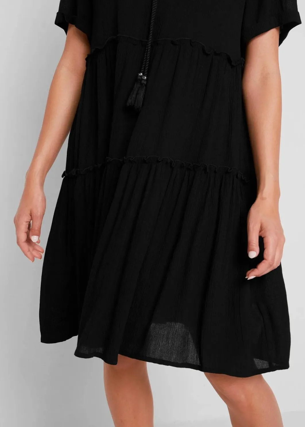 Online Knieumspielendes Viskose-Crinkle-Kleid mit Ausschnittdetail Damen Bekleidung·Pullover & Strickjacken|Kleider