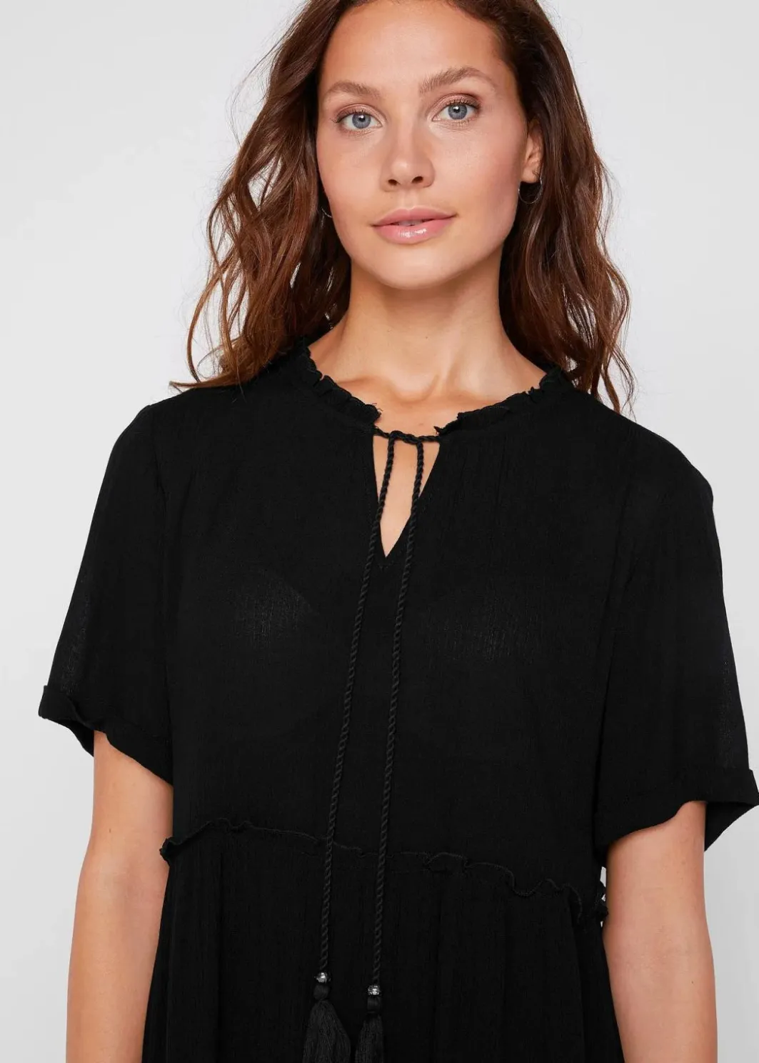 Online Knieumspielendes Viskose-Crinkle-Kleid mit Ausschnittdetail Damen Bekleidung·Pullover & Strickjacken|Kleider