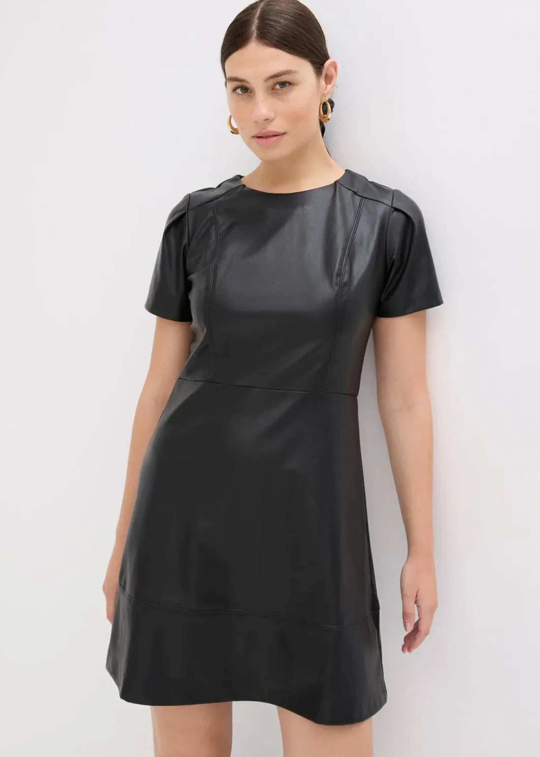 Damen bonprix Bekleidung·Pullover & Strickjacken|Nachhaltigere Materialien|Kurzes Lederimitat-Kleid