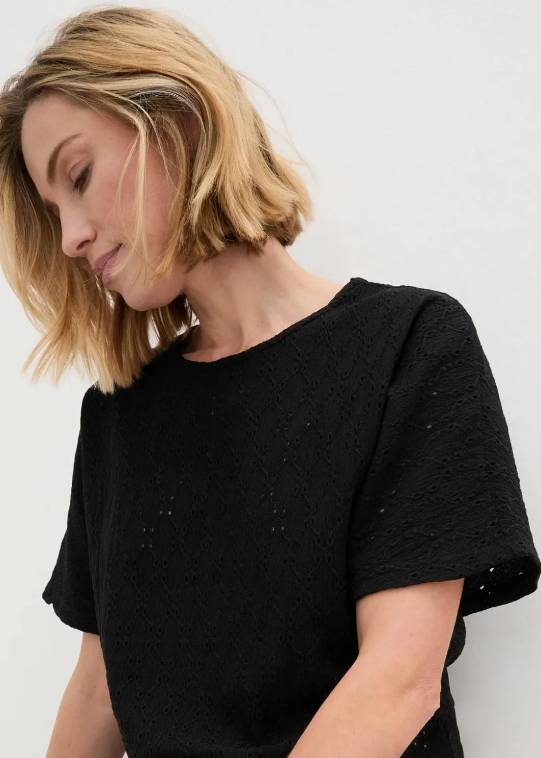 Damen bonprix Shirts & Tops|Kurzshirt mit Lochstickerei