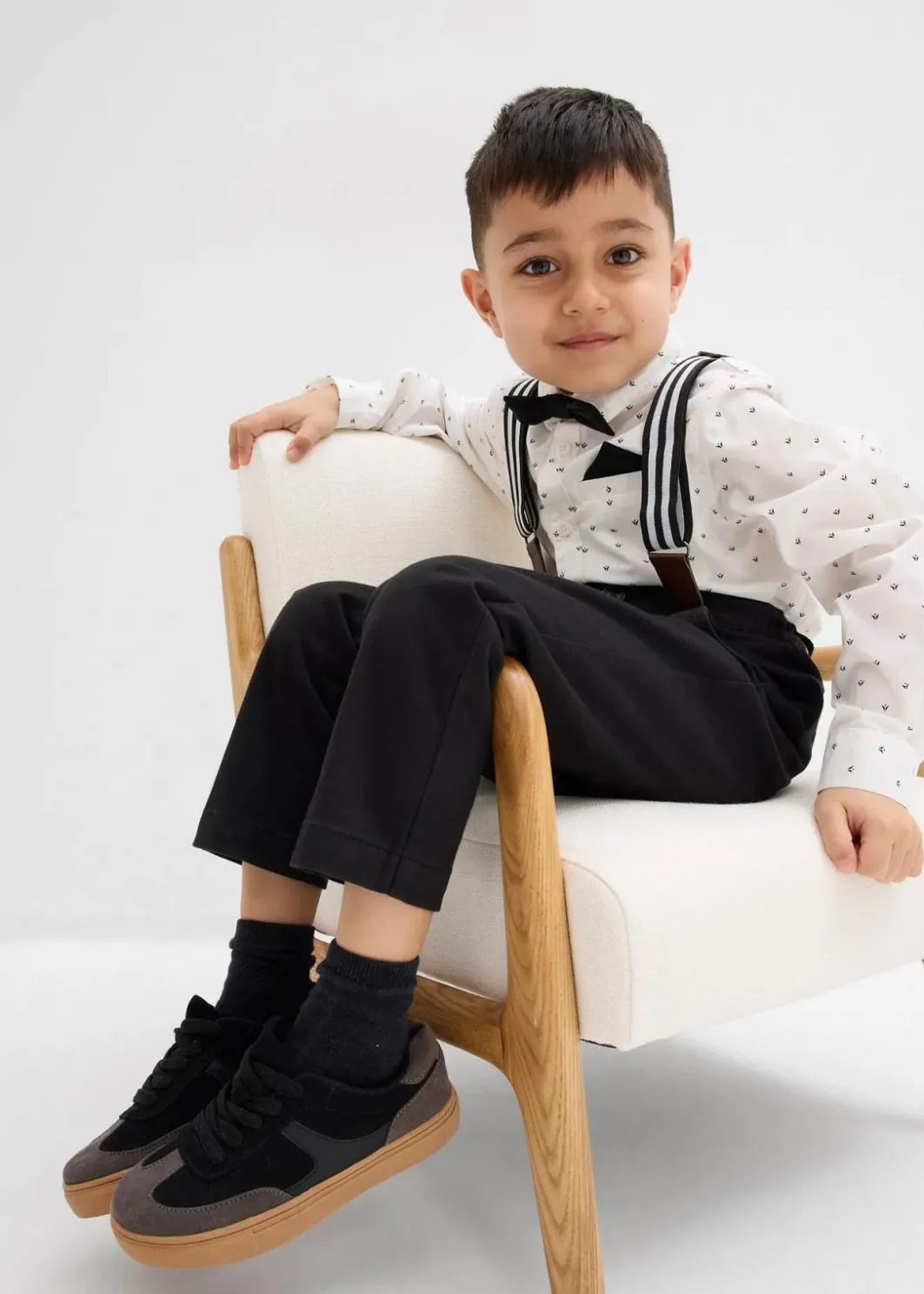 Kinder bonprix Jungen 2-8 Jahre·Anzüge & Hemden|Langarmhemd, Stretch-Hose, Hosenträger und Fliege (4-tlg.Set)