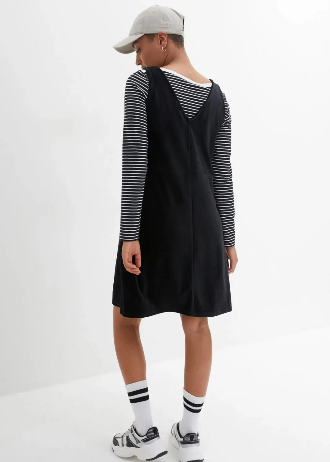 Damen bonprix Bekleidung·Pullover & Strickjacken|Kleider|Latzkleid aus Jerseycord