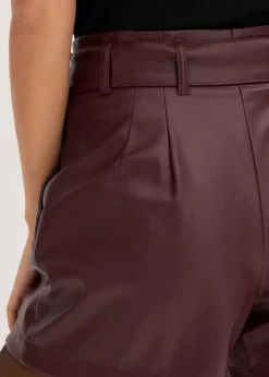 Online Lederimitat-Shorts mit Gürtel Damen Bekleidung·Outdoorbekleidung|Bekleidung·Kleider