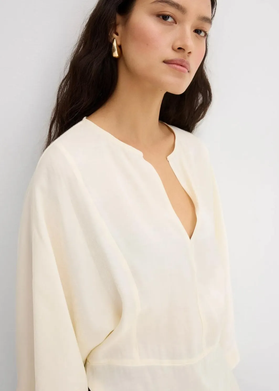 Best Leicht glänzendes Blusenshirt aus Viskose-Mix Damen Blusen & Tuniken|Bekleidung·Jacken & Mäntel