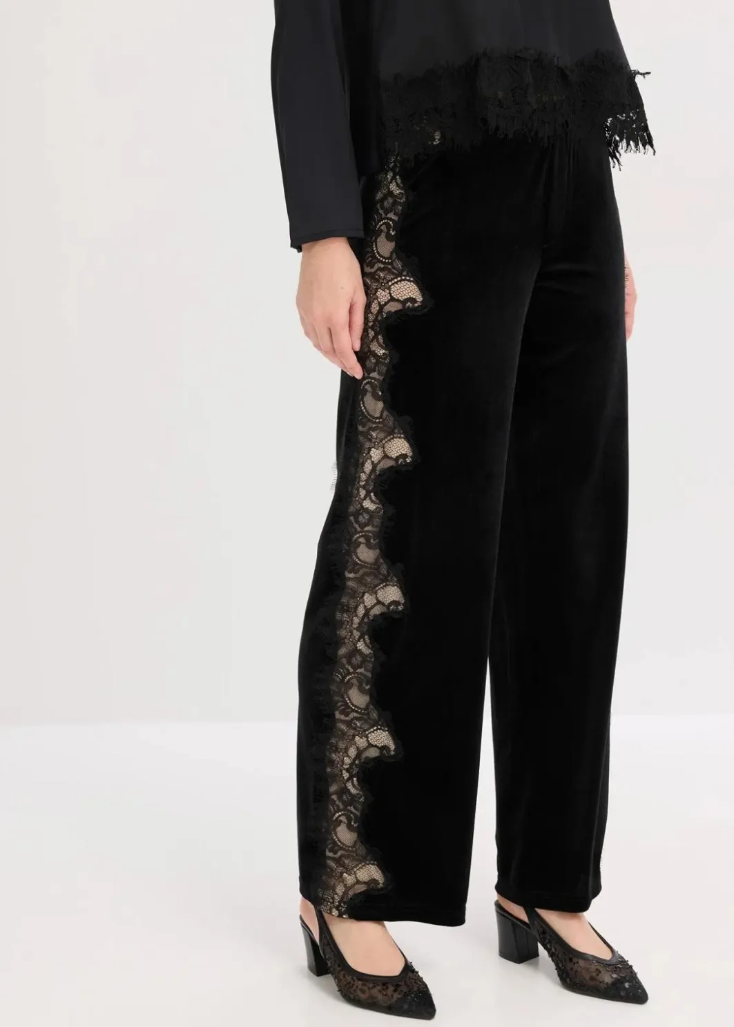 Damen bonprix Bekleidung·Kleider|Hosen|Marlenehose aus softem Samt mit Spitzeneinsatz