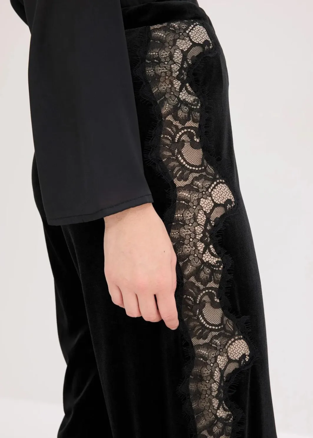Damen bonprix Bekleidung·Kleider|Hosen|Marlenehose aus softem Samt mit Spitzeneinsatz