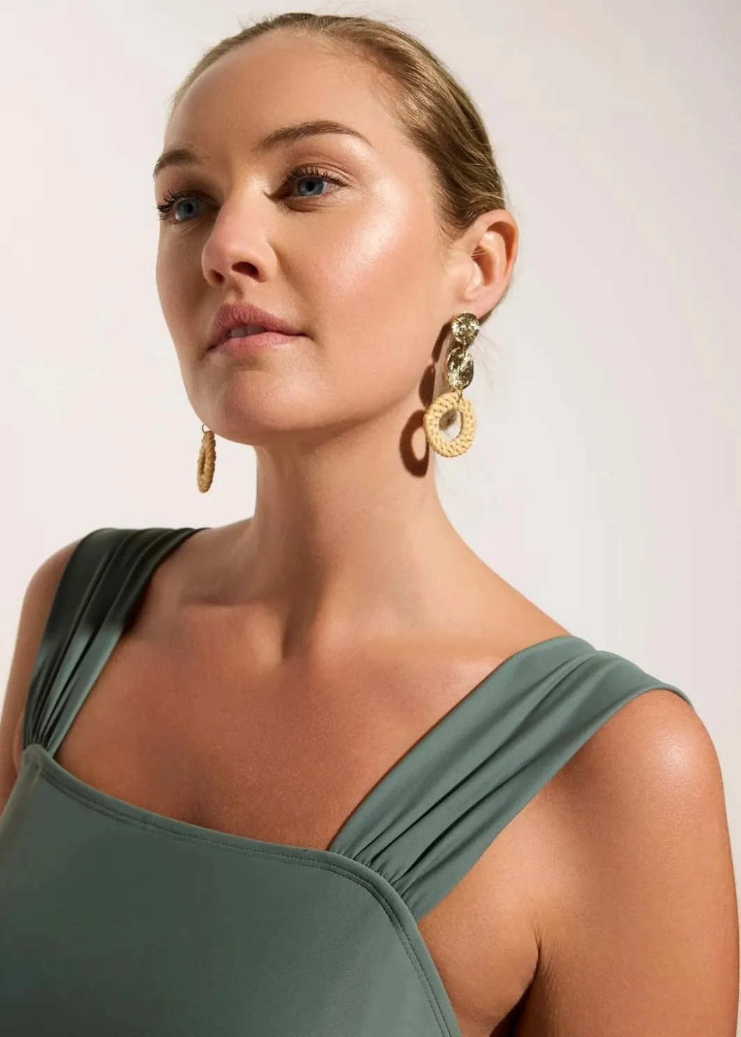 Damen bonprix Nachhaltigere Materialien|Bademode·Badeanzüge|Medium Shape-Badeanzug mit breiten Trägern