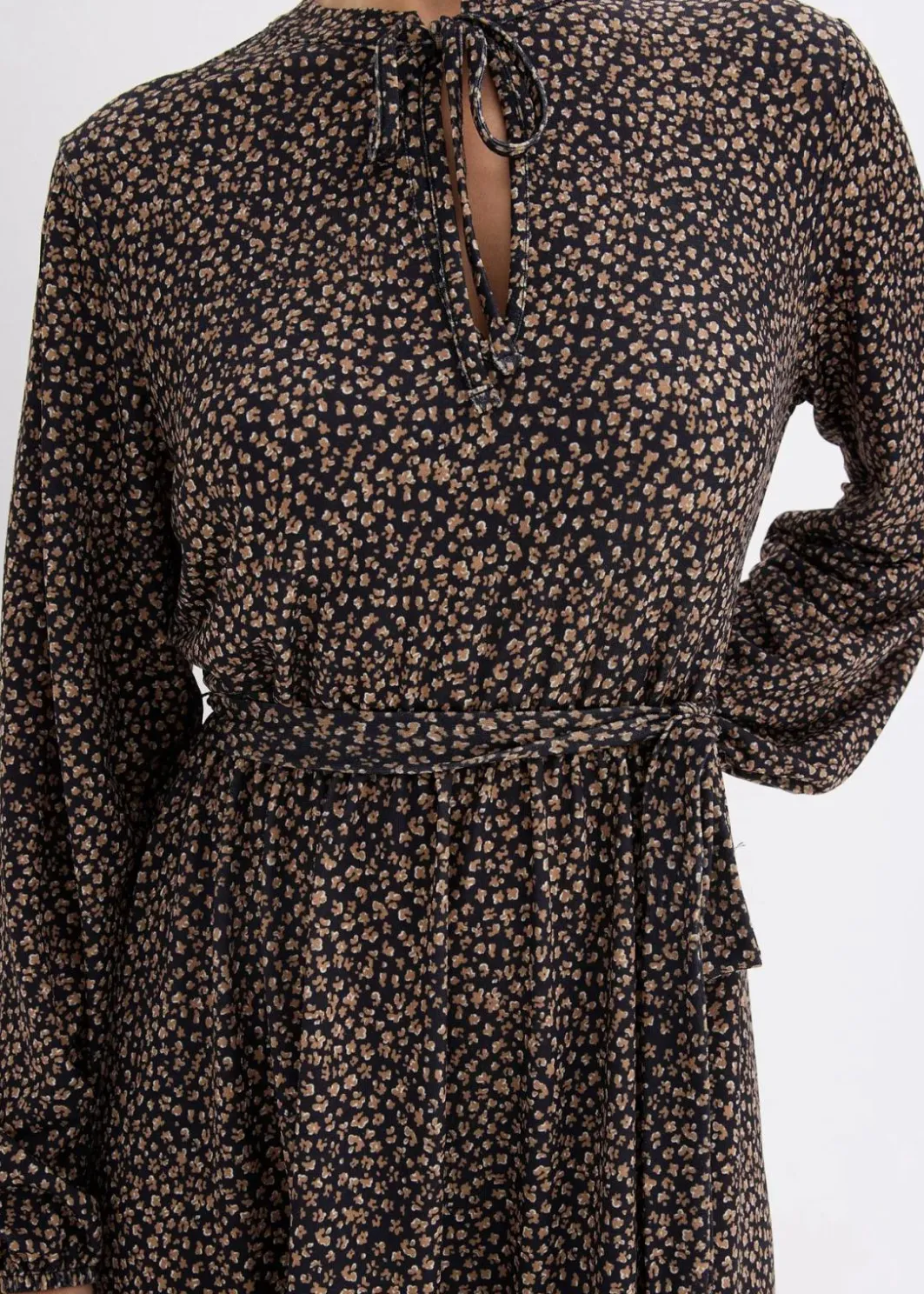 New Midi-Jerseykleid Damen Bekleidung·Pullover & Strickjacken