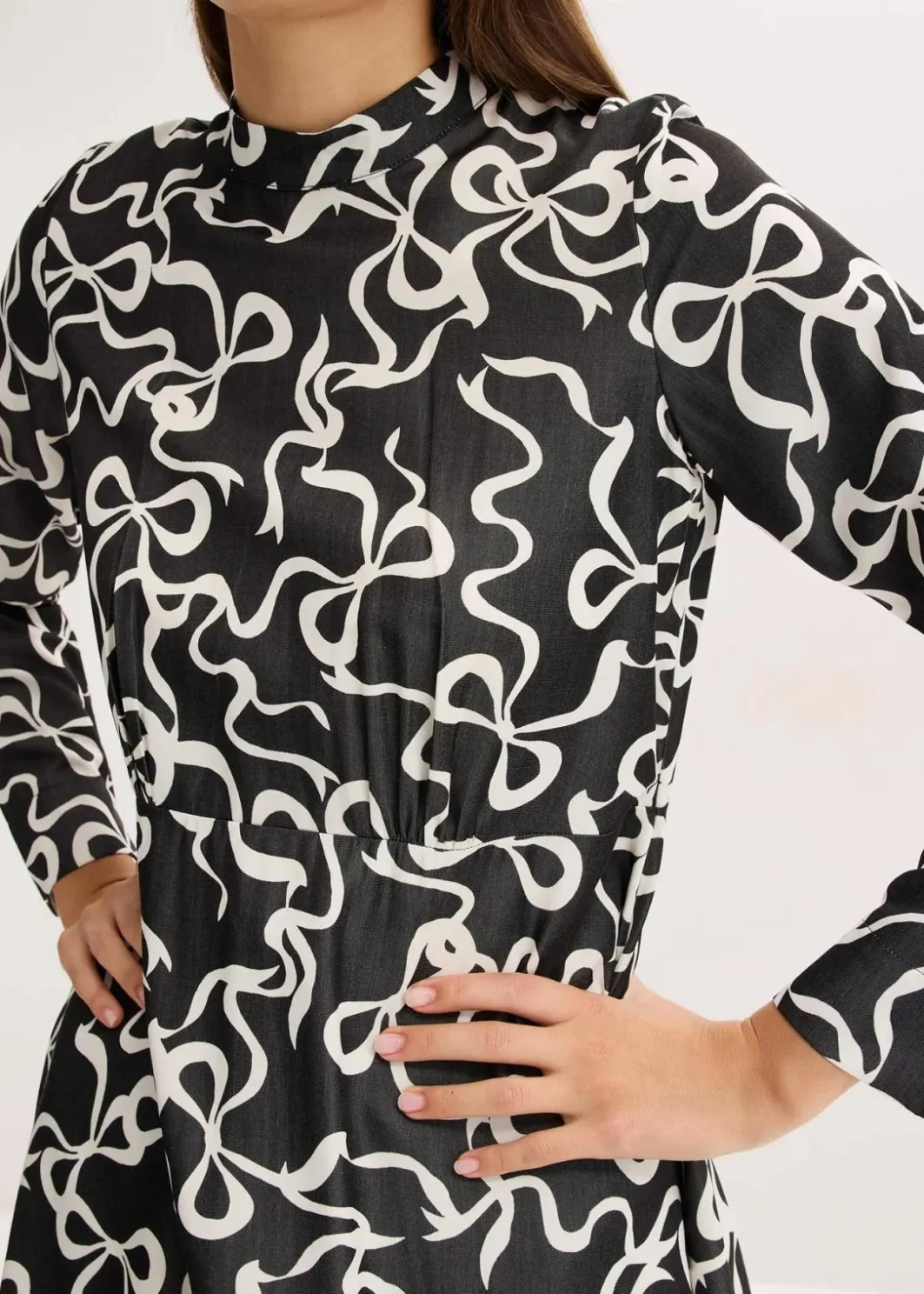Damen bonprix Bekleidung·Pullover & Strickjacken|Kleider|Midikleid aus fließendem Viskose-Mix