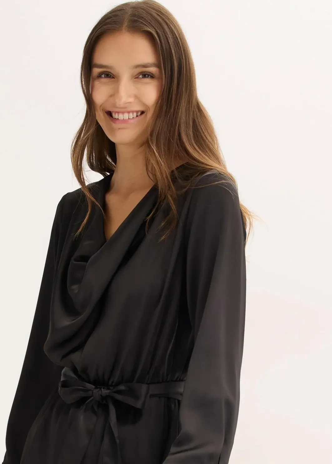 Damen bonprix Bekleidung·Pullover & Strickjacken|Kleider|Midikleid aus glänzendem Satin