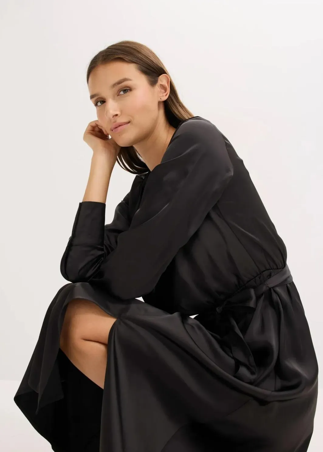 Damen bonprix Bekleidung·Pullover & Strickjacken|Kleider|Midikleid aus glänzendem Satin