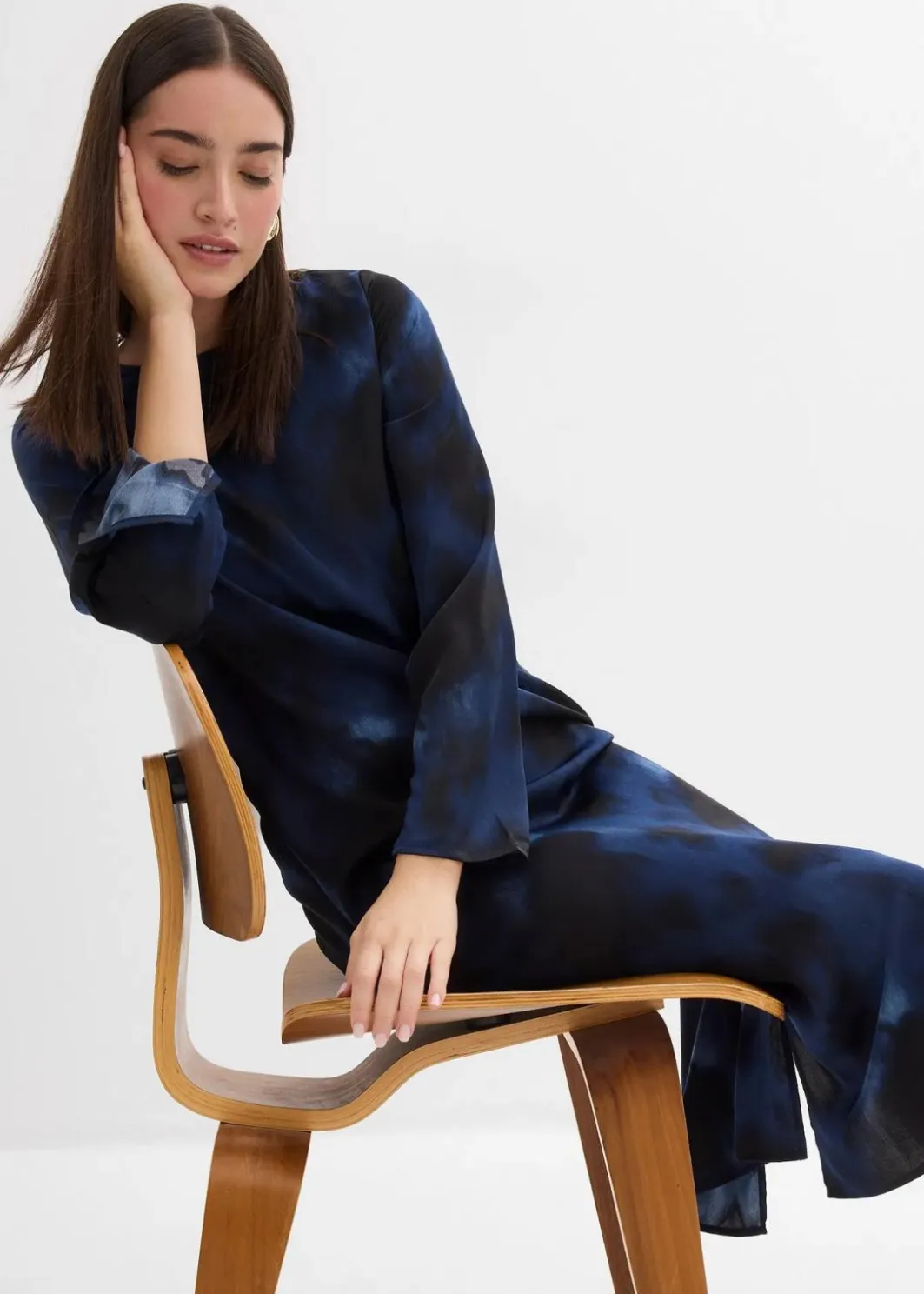 New Midikleid aus Satin Damen Kleider|Bekleidung·Pullover & Strickjacken